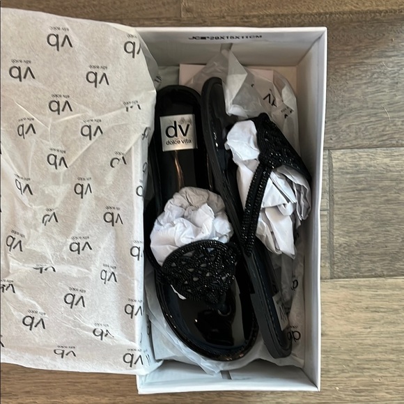 Dolce Vita Black Sandals with Woven Design - Picture 2 of 4